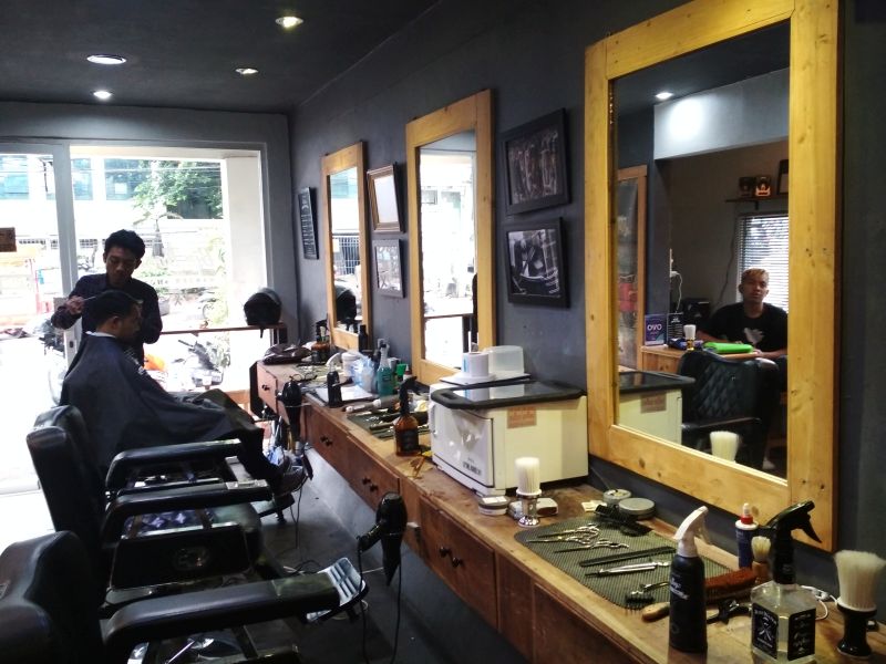Gaya Rambut yang Menentukan Sukses: Mr.R Barbershop di Cilacap